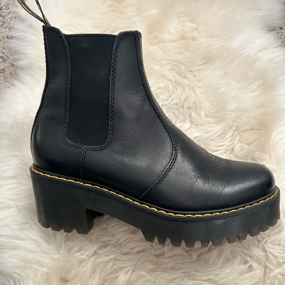 Dr. Martens Shoes - Dr Marten AirWave boots